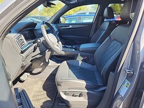 2024 Volkswagen Atlas Cross Sport 2.0T SEL Premium