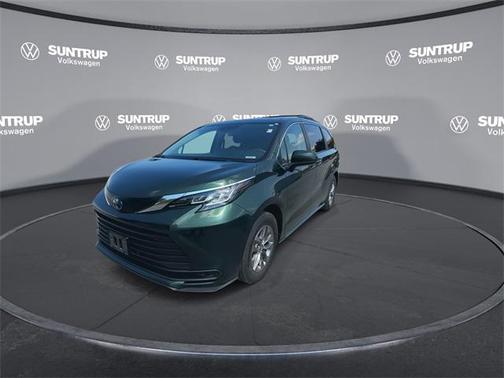 2023 Toyota Sienna LE