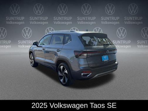 Platinum Gray Metallic 2025 Volkswagen Taos 1.5T SE