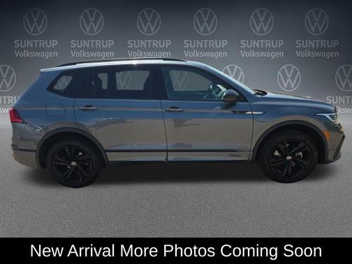 Platinum Gray Metallic 2024 Volkswagen Tiguan 2.0T SE R-Line Black 4MOTION