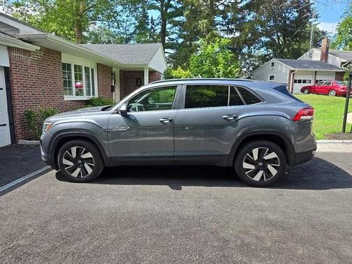 2024 Volkswagen Atlas Cross Sport 2.0T SE w/Technology