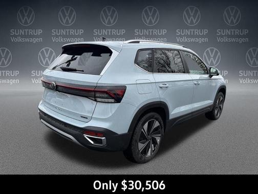 Monument Gray 2026 Volkswagen Taos SE