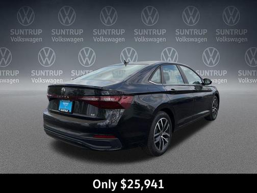 Deep Black Pearl 2026 Volkswagen Jetta 1.4T SE