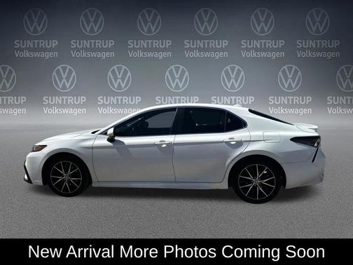 White 2022 Toyota Camry SE