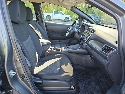 2025 Nissan Leaf S
