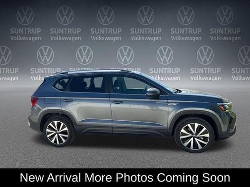 Platinum Gray Metallic 2023 Volkswagen Taos 1.5T SE