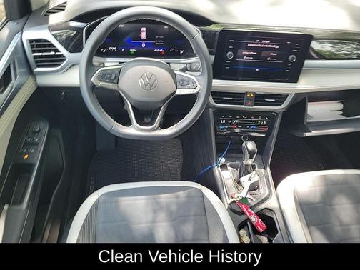 Platinum Gray Metallic 2025 Volkswagen Taos 1.5T SE