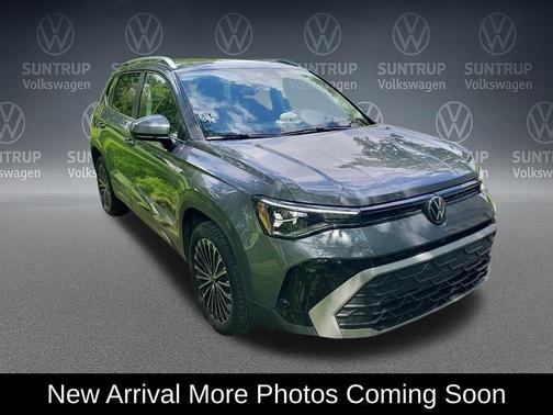 Platinum Gray Metallic 2025 Volkswagen Taos 1.5T SE