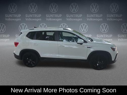 Pure White 2023 Volkswagen Taos 1.5T SE