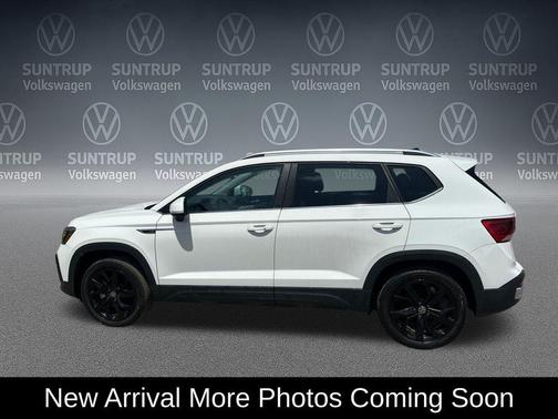 Pure White 2023 Volkswagen Taos 1.5T SE