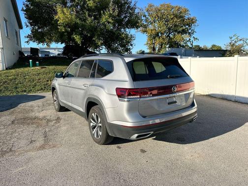 2025 Volkswagen Atlas 2.0T SE