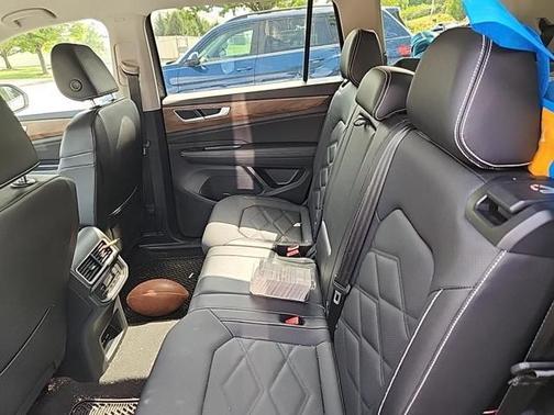 2025 Volkswagen Atlas 2.0T SE