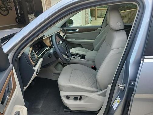 2024 Volkswagen Atlas 2.0T SE w/Technology 4MOTION