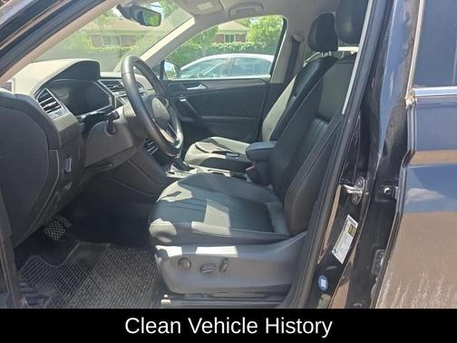 Deep Black Pearl 2023 Volkswagen Tiguan 2.0T SE