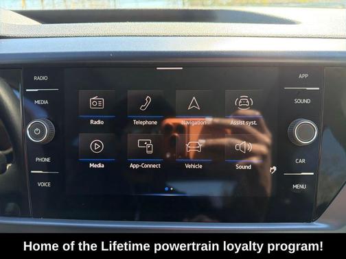 White 2024 Volkswagen Taos 1.5T SE