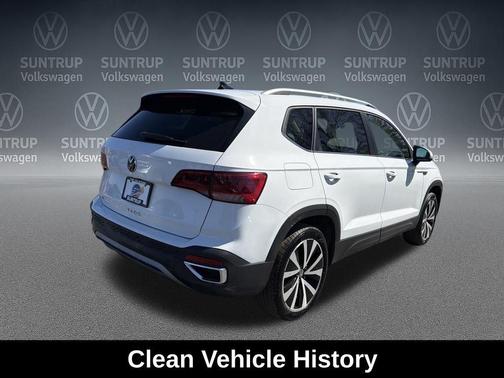 White 2024 Volkswagen Taos 1.5T SE