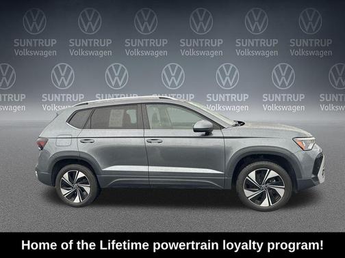 Platinum Gray Metallic 2025 Volkswagen Taos 1.5T SE