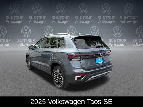 Platinum Gray Metallic 2025 Volkswagen Taos 1.5T SE