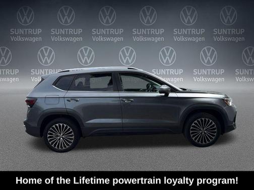 Platinum Gray Metallic 2025 Volkswagen Taos 1.5T SE