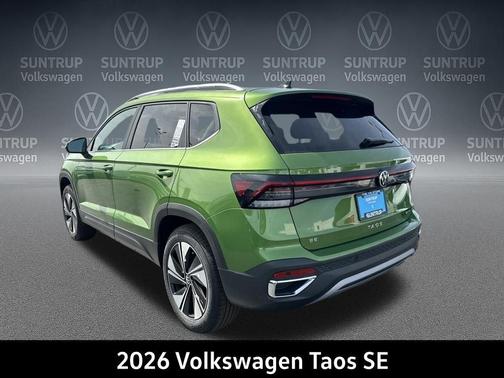 Bright Moss Green Metallic 2026 Volkswagen Taos SE