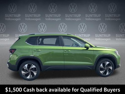 Bright Moss Green Metallic 2026 Volkswagen Taos SE