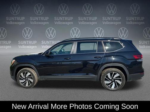 Deep Black 2025 Volkswagen Atlas 2.0T SE w/Technology