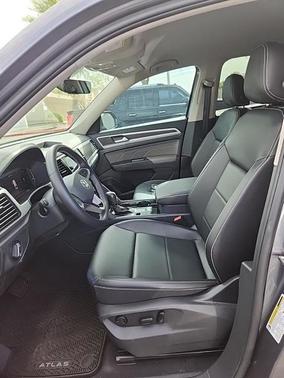 2023 Volkswagen Atlas 3.6L SE w/Technology