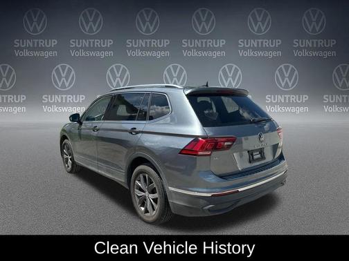 Platinum Gray Metallic 2023 Volkswagen Tiguan 2.0T SE