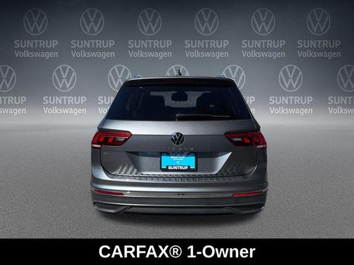 Platinum Gray Metallic 2023 Volkswagen Tiguan 2.0T SE