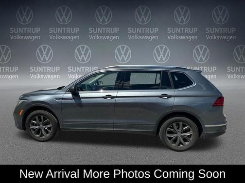 Platinum Gray Metallic 2023 Volkswagen Tiguan 2.0T SE