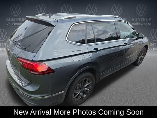 Platinum Gray Metallic 2023 Volkswagen Tiguan 2.0T SE