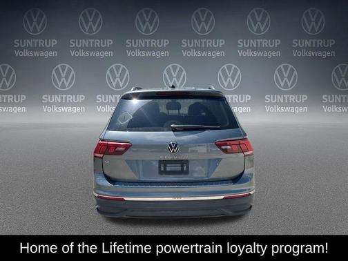 Platinum Gray Metallic 2023 Volkswagen Tiguan 2.0T SE