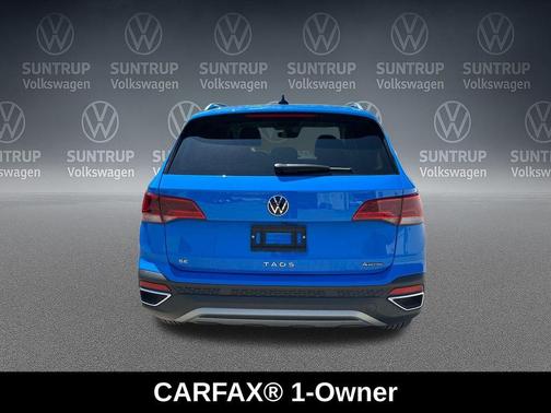 Cornflower Blue 2024 Volkswagen Taos 1.5T SE