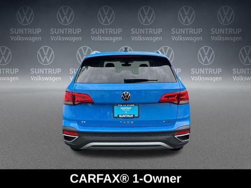 Cornflower Blue 2024 Volkswagen Taos 1.5T SE