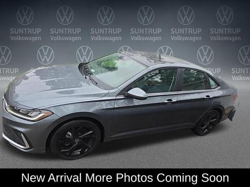 Platinum Gray Metallic 2025 Volkswagen Jetta 1.5T SE