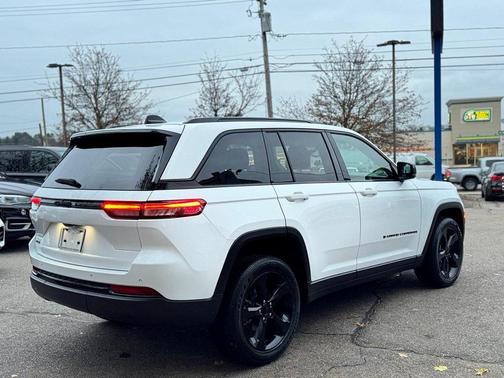 2024 Jeep Grand Cherokee Altitude