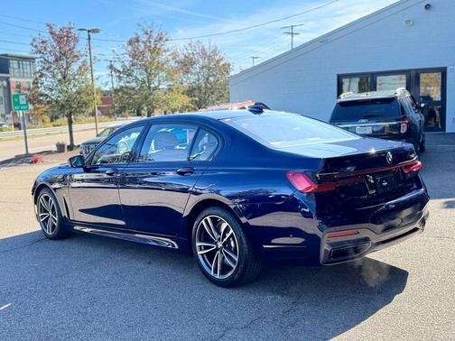 2022 BMW 750 i xDrive