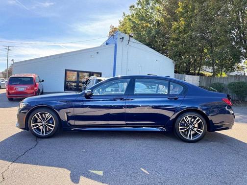 2022 BMW 750 i xDrive
