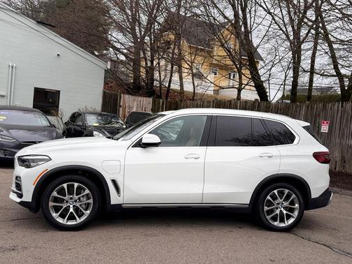 Alpine White 2021 BMW X5 PHEV xDrive45e