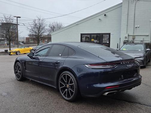 2021 Porsche Panamera 