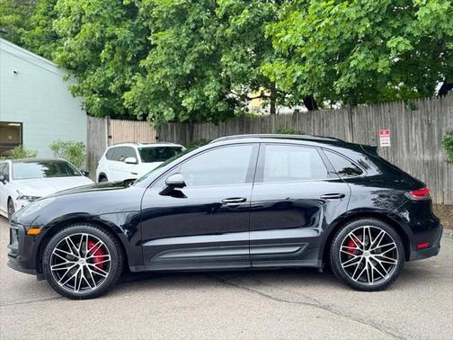 2022 Porsche Macan Base