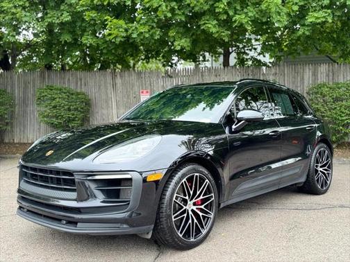 2022 Porsche Macan Base