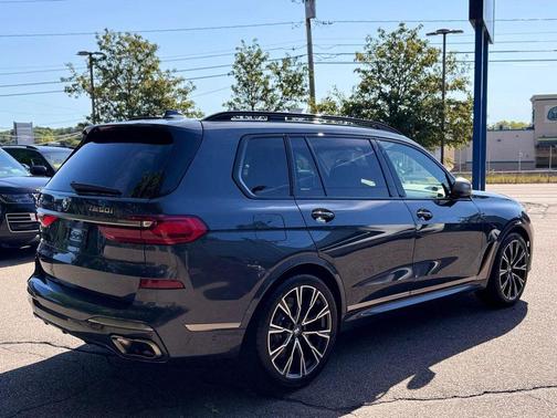Arctic Gray Metallic 2022 BMW X7 M50i