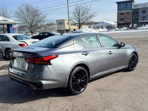 2022 Nissan Altima 2.5 SR