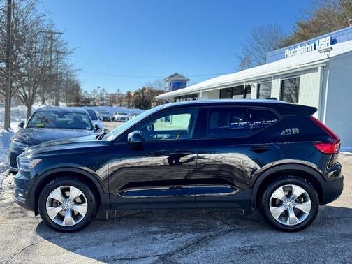 2021 Volvo XC40 T5 Momentum
