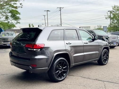 Granite Crystal Metallic Clearcoat 2019 Jeep Grand Cherokee Altitude