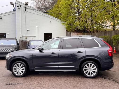 Gray Metallic 2017 Volvo XC90 T6 Momentum