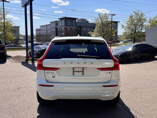 White 2022 Volvo XC60 B5 Momentum