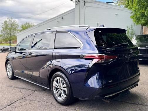 2021 Toyota Sienna Platinum 7 Passenger