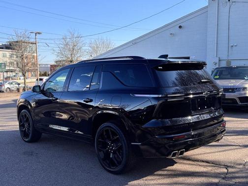 Mosaic Black Metallic 2024 Chevrolet Traverse RS